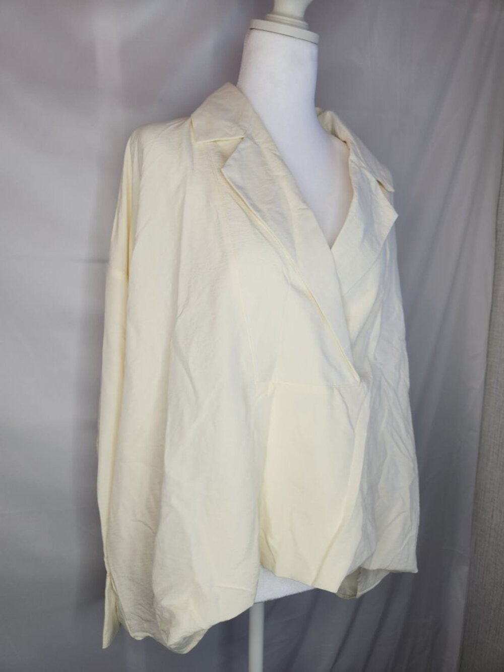 Collared Cream Blouse - Picture 3 of 5